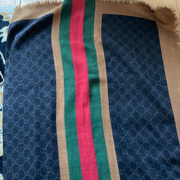 Authentic Gucci silk wool scarf - Picture 3 of 11